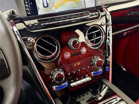 Used 2024 Rolls-Royce Cullinan image 22