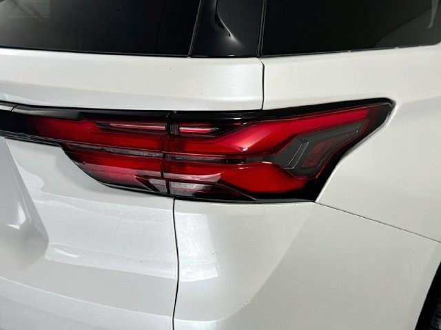 Used 2023 Chevrolet Traverse Premier w/ Redline Edition FWD image 33