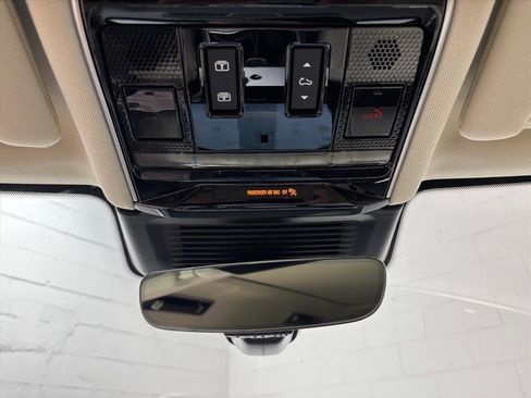 Used 2025 Land Rover Range Rover SE image 12