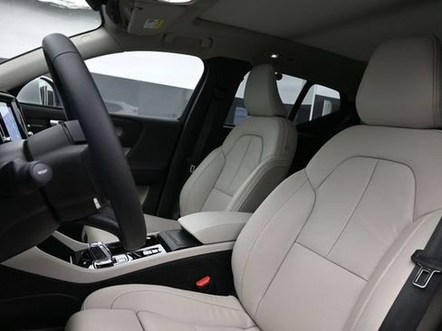 Used 2024 Volvo XC40 B5 Ultimate w/ Climate Package AWD/4WD image 10