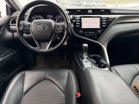 Used 2019 Toyota Camry SE image 5