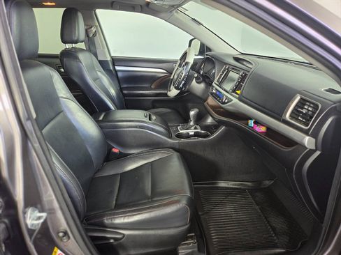 Used 2016 Toyota Highlander XLE AWD/4WD image 36