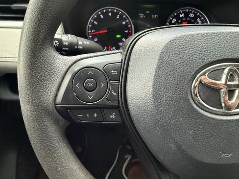 Used 2020 Toyota RAV4 XLE w/ Convenience Package FWD image 18