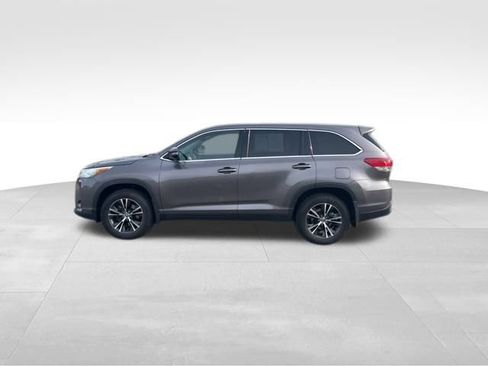 Used 2019 Toyota Highlander LE image 2