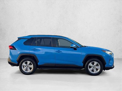 Used 2019 Toyota RAV4 XLE FWD image 4