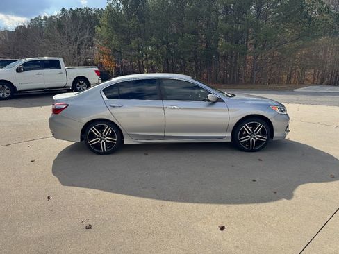 Used 2017 Honda Accord Sport Special Edition image 6