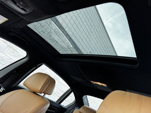 Used 2015 BMW 750Li xDrive xDrive w/ M Sport Edition image 25