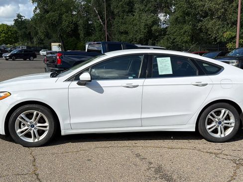 Used 2018 Ford Fusion SE w/ Fusion SE Technology Package FWD image 8