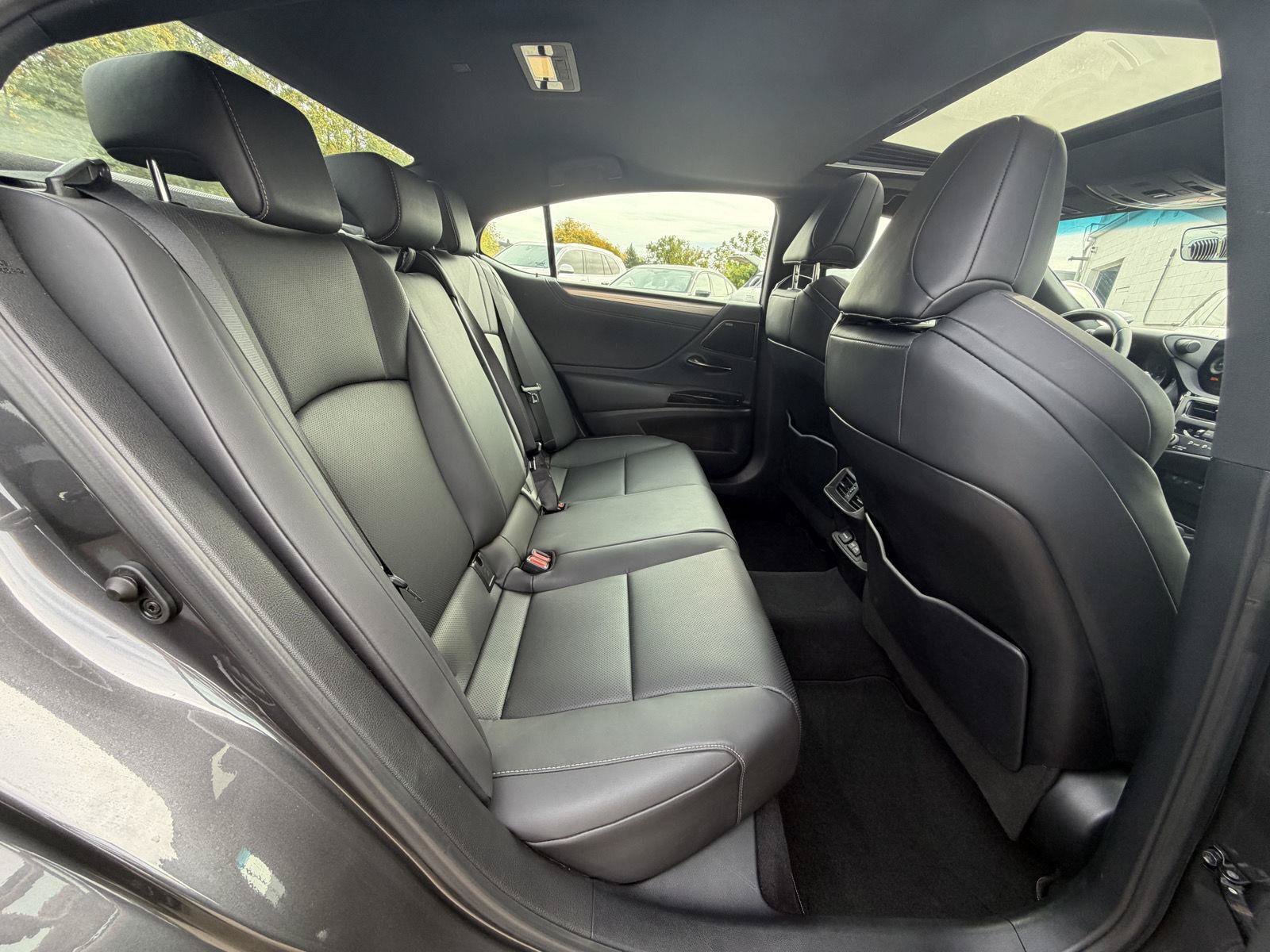 Used 2023 Lexus ES 350 F Sport w/ Accessory Package (Z2) FWD image 30