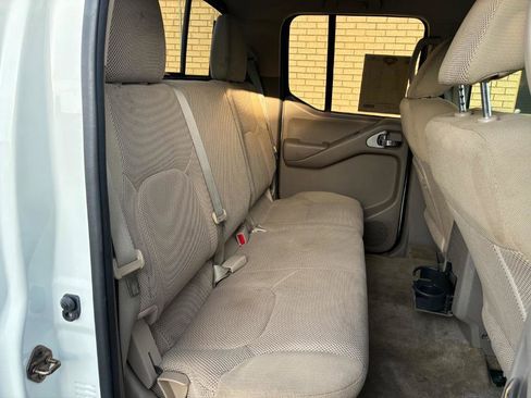 Used 2015 Nissan Frontier SV image 21