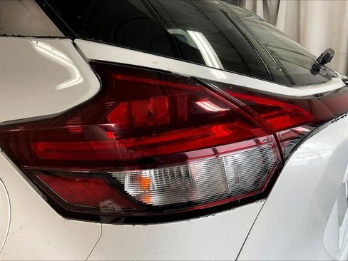 Used 2023 Nissan Kicks SR w/ SR Premium Package FWD image 33