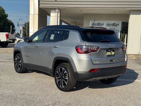 Used 2023 Jeep Compass Limited AWD/4WD image 5