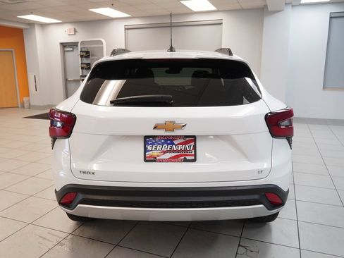 Used 2024 Chevrolet Trax LT w/ Driver Confidence Package FWD image 8