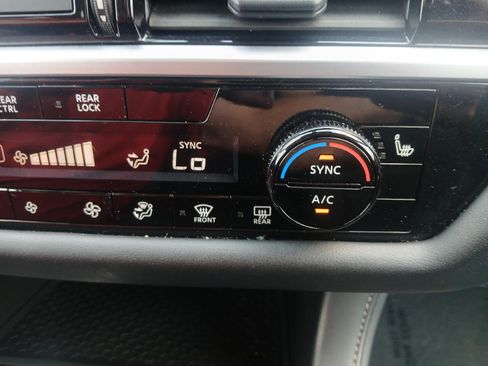 Used 2025 Nissan Pathfinder SV FWD image 32