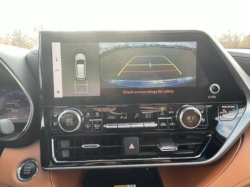 Used 2023 Toyota Highlander Platinum image 13