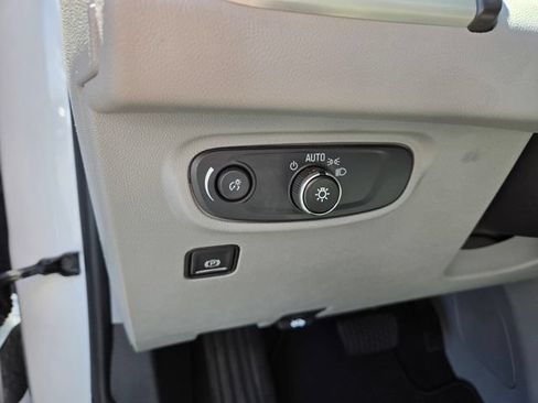 Used 2024 GMC Terrain SLE AWD/4WD image 16