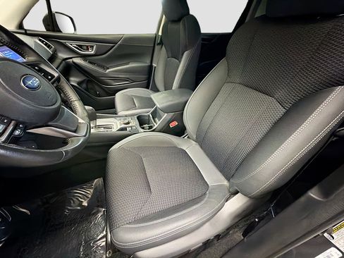 Used 2023 Subaru Forester Premium image 11