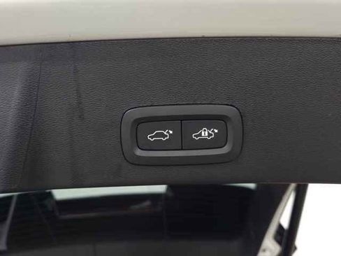 Used 2023 Volvo XC40 Recharge Plus w/ Protection Package Premier image 10