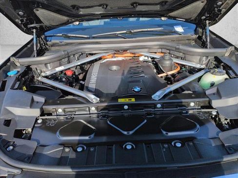 New 2026 BMW X5 xDrive50e image 17