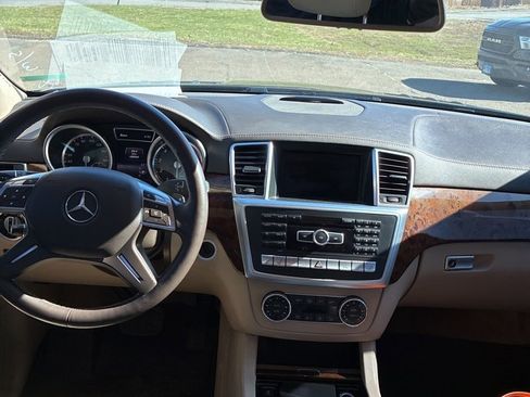 Used 2015 Mercedes-Benz GL 550 4MATIC image 10