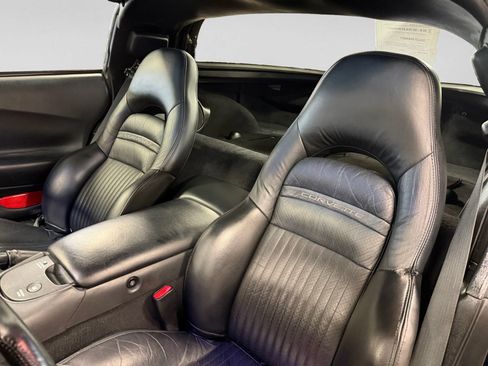 Used 2004 Chevrolet Corvette Coupe w/ Preferred Equipment Group RWD image 22