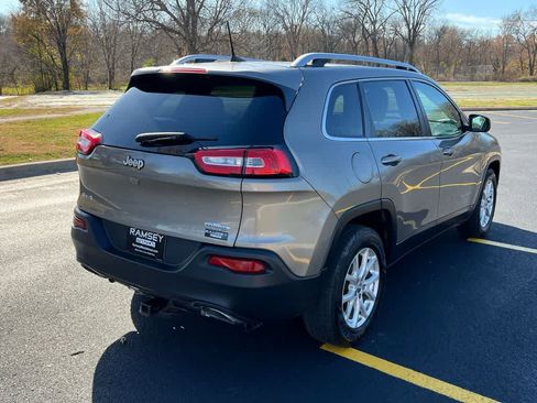 Used 2016 Jeep Cherokee Latitude w/ Cold Weather Group image 6