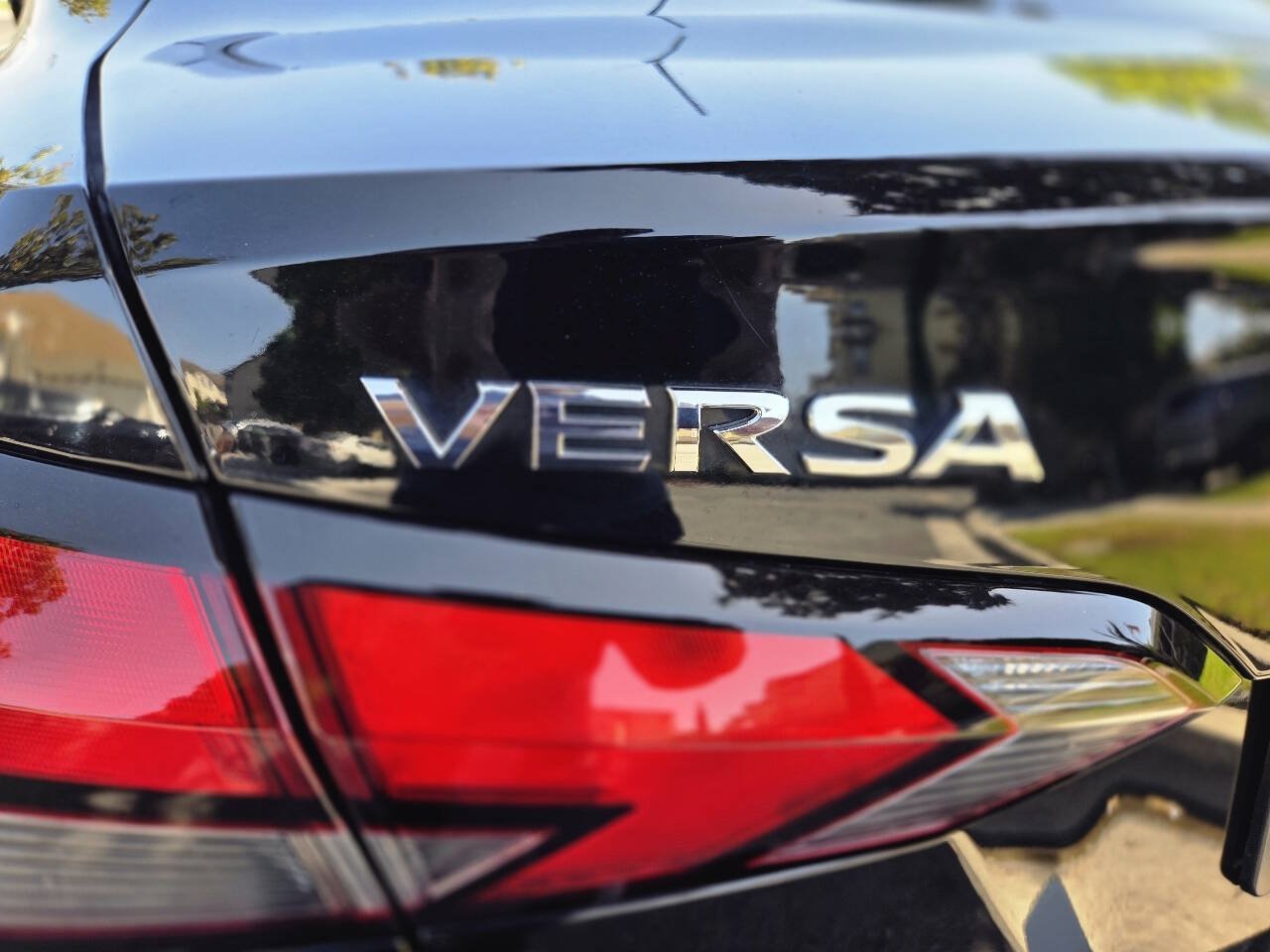 Used 2020 Nissan Versa S FWD image 20