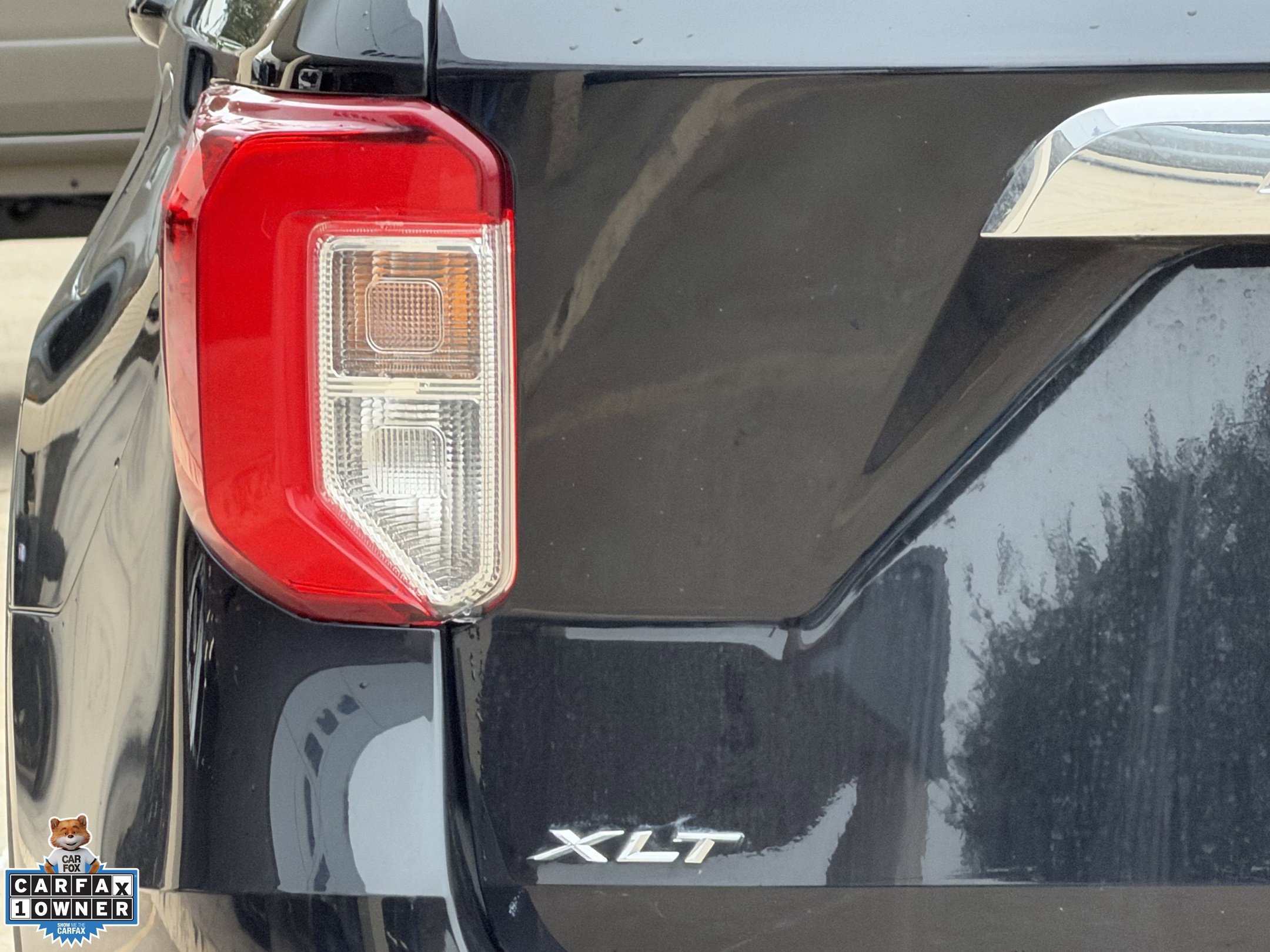 Used 2023 Ford Explorer XLT w/ Equipment Group 202A AWD/4WD image 7