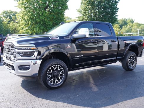 Used 2025 RAM 2500 Limited AWD/4WD image 10