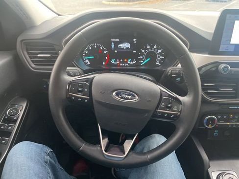 Certified 2022 Ford Escape SE w/ SE Sport Appearance Package image 30