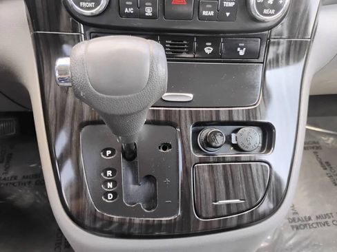 Used 2014 Kia Sedona EX image 9