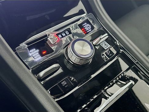 New 2025 Jeep Grand Cherokee Overland w/ Luxury Tech Group IV AWD/4WD image 12