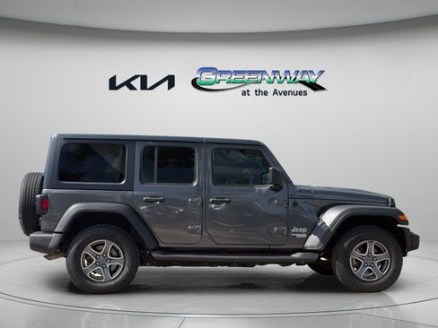 Used 2018 Jeep Wrangler Unlimited Sport S AWD/4WD image 7