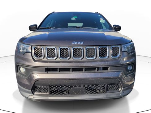 Used 2023 Jeep Compass Latitude AWD/4WD image 2