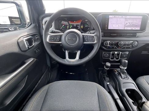 Used 2025 Jeep Wrangler Unlimited Sahara AWD/4WD image 10