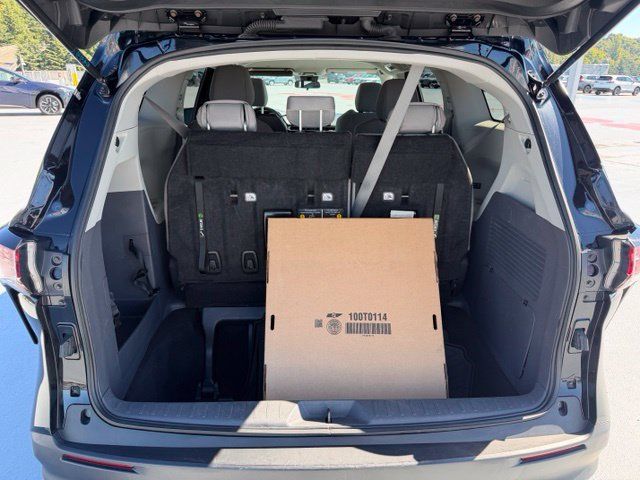 Used 2023 Toyota Sienna LE FWD image 9