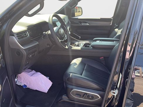 New 2024 Jeep Wagoneer Series II w/ Flexible Seating Group image 6