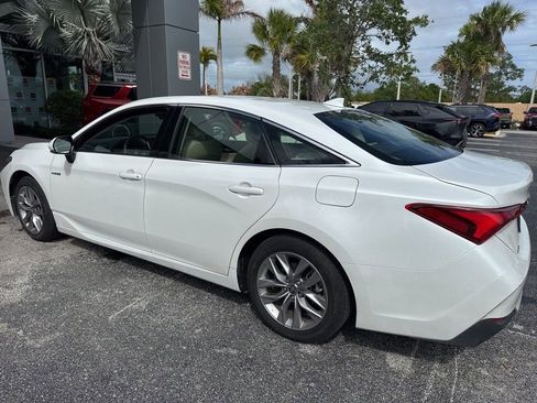Used 2021 Toyota Avalon XLE w/ Moonroof Package image 5