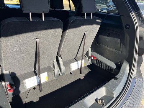 Used 2018 Ford Explorer XLT image 27