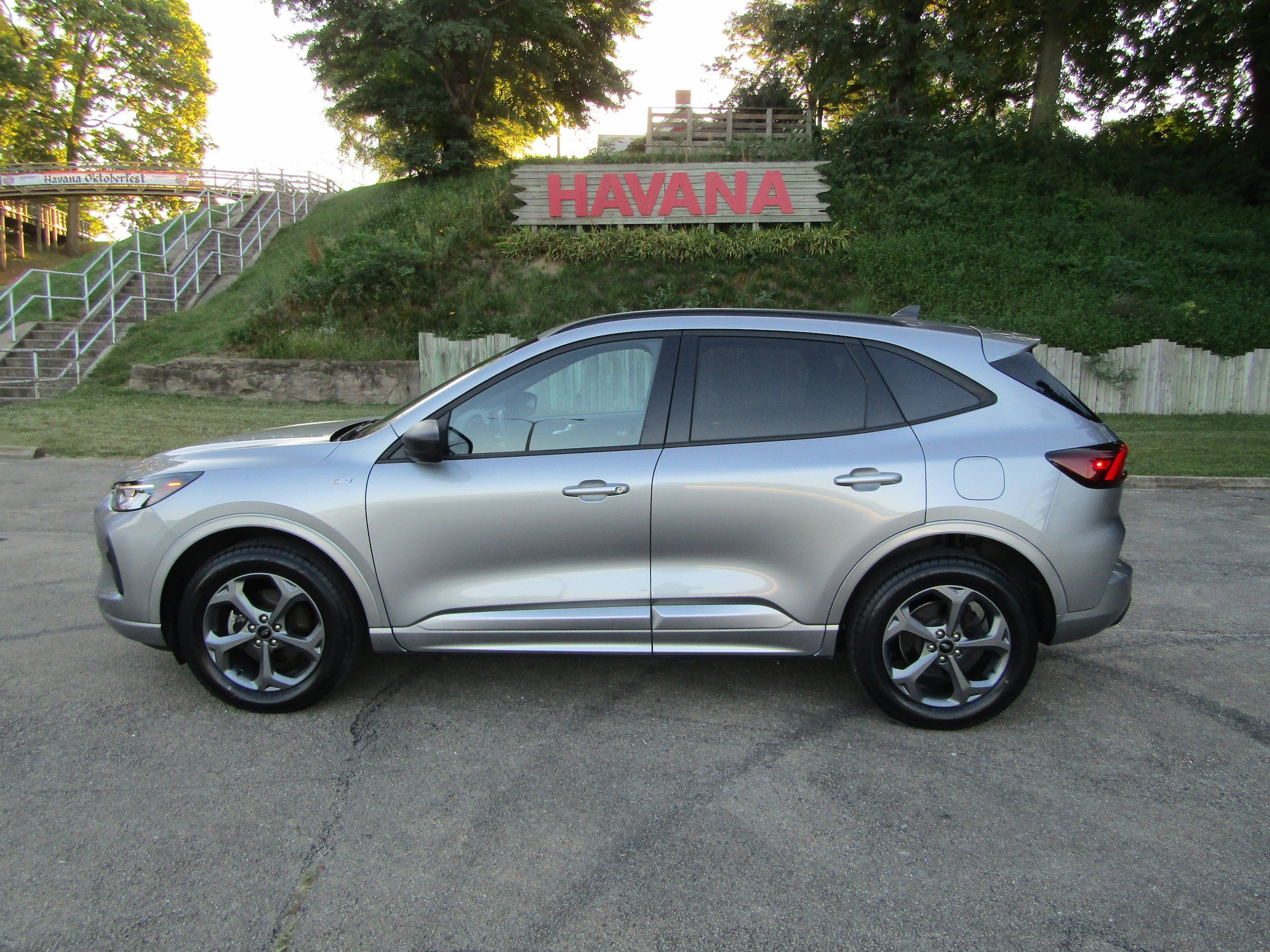 Used 2024 Ford Escape ST-Line w/ Tech Pack #1 AWD/4WD image 1