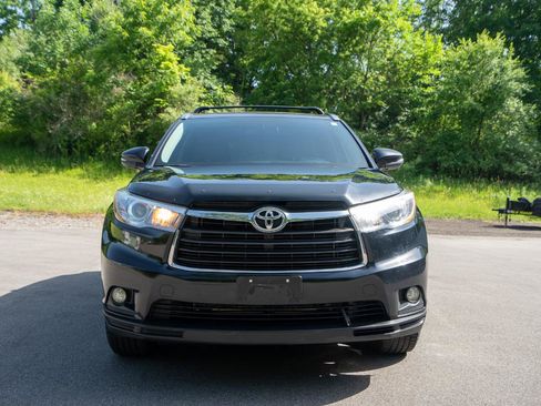 Used 2015 Toyota Highlander Limited AWD/4WD image 2