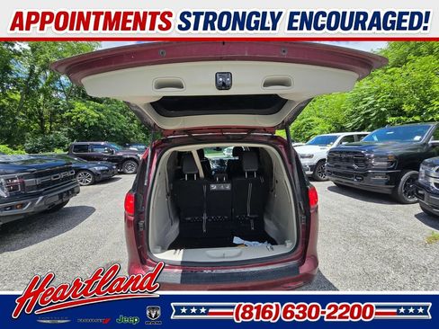 Used 2020 Chrysler Voyager Lxi FWD image 19