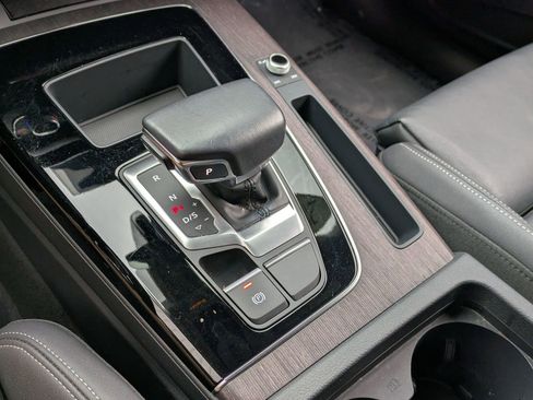 Used 2023 Audi Q5 e Premium w/ Convenience Package image 14