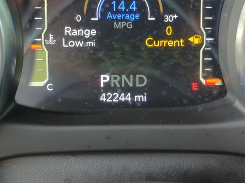 Used 2022 Jeep Wrangler Unlimited Sahara AWD/4WD image 33
