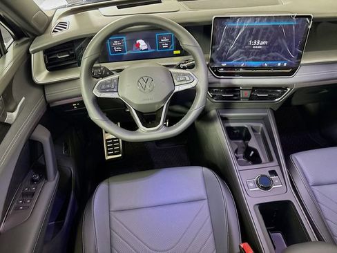 New 2025 Volkswagen Tiguan SE R-Line image 22