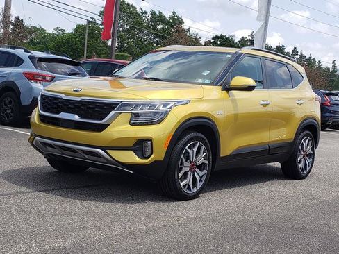 Certified 2021 Kia Seltos SX w/ SX Sunroof Package AWD/4WD image 9