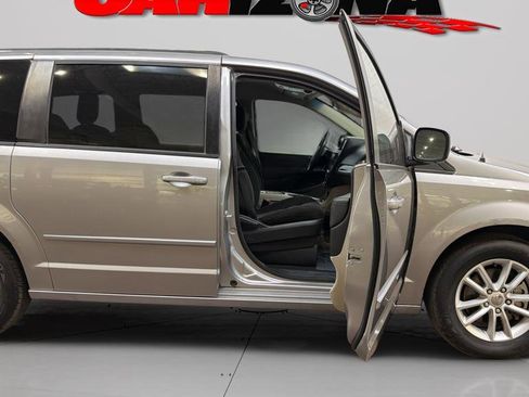 Used 2016 Dodge Grand Caravan SXT w/ Rear Park Assist Package image 17