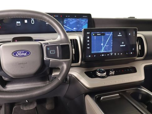 Used 2025 Ford Expedition Active AWD/4WD image 5