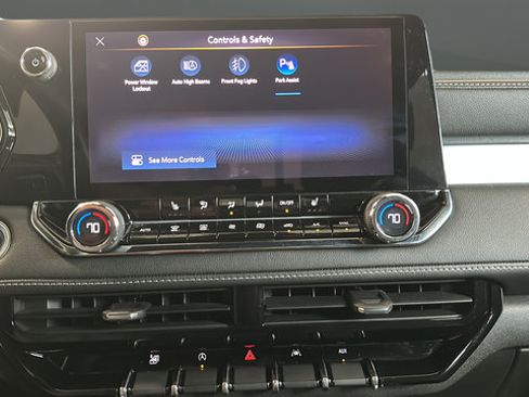 Used 2023 Chevrolet Colorado LT w/ LT Convenience Package III AWD/4WD image 12