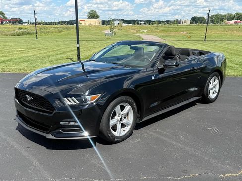 Used 2015 Ford Mustang Convertible RWD image 2